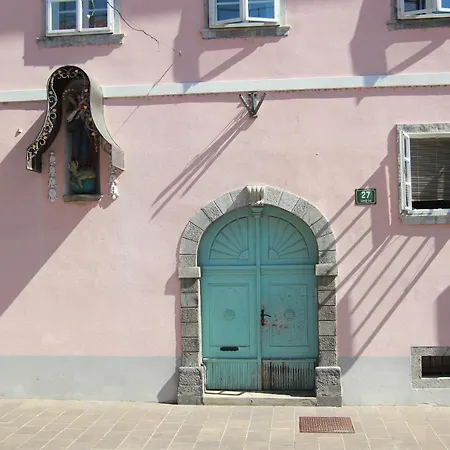 Apartment Pink House