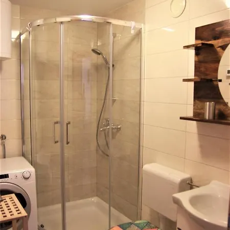 Pink House 아파트 *